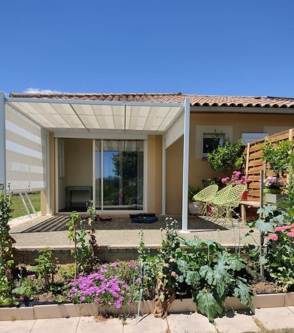 Grande Maison Avec Vue Sur Le Lac Saramon Exterior photo