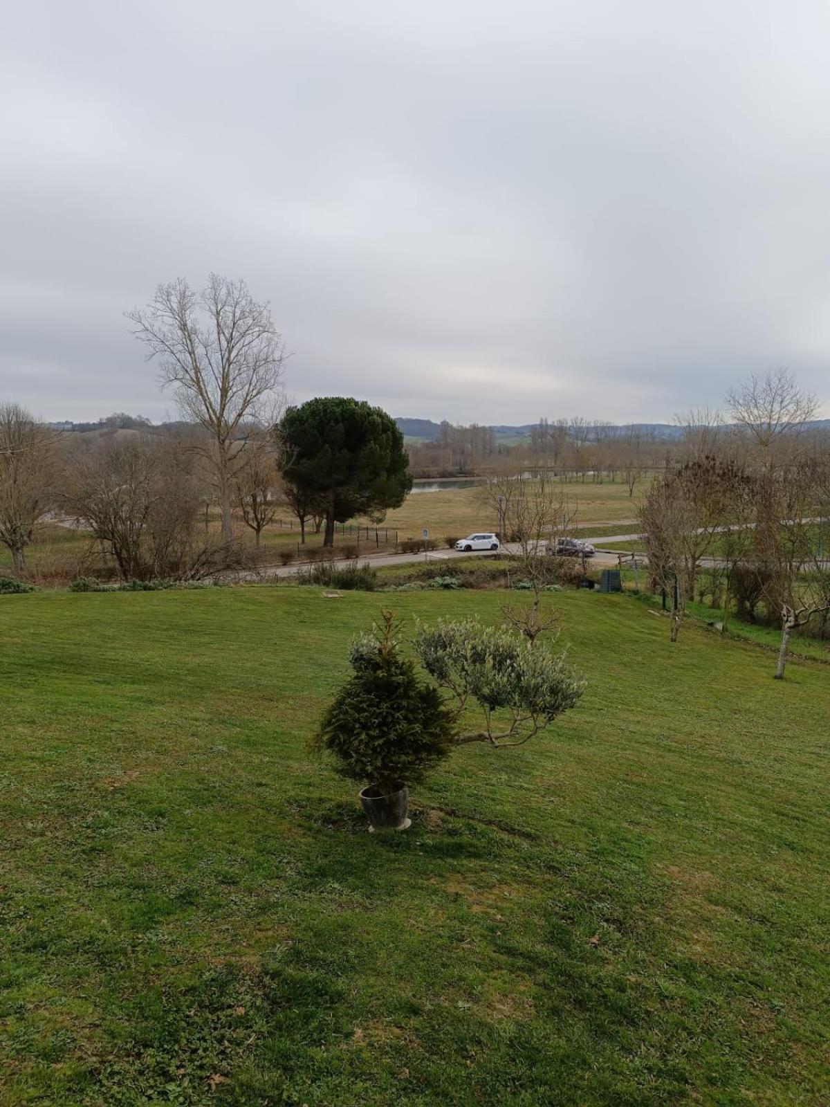 Grande Maison Avec Vue Sur Le Lac Saramon Exterior photo